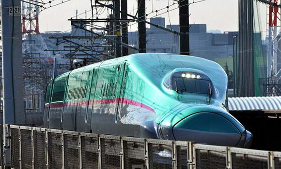 Японский сверхскоростной поезд hayabusa