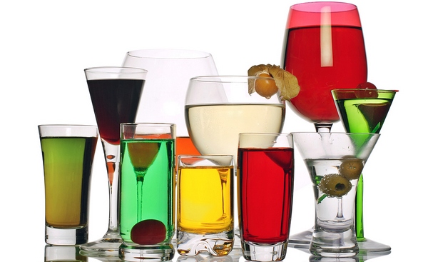 bigstock_a_variety_of_alcoholic_drinks_26304407